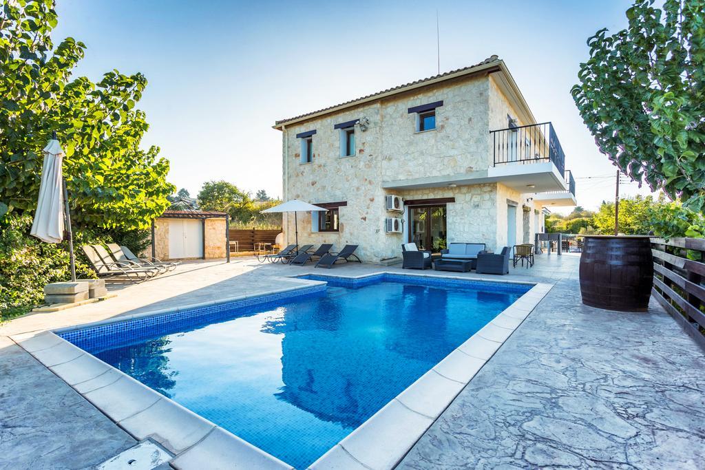 Villa Nikolina Dhrousha Exterior photo
